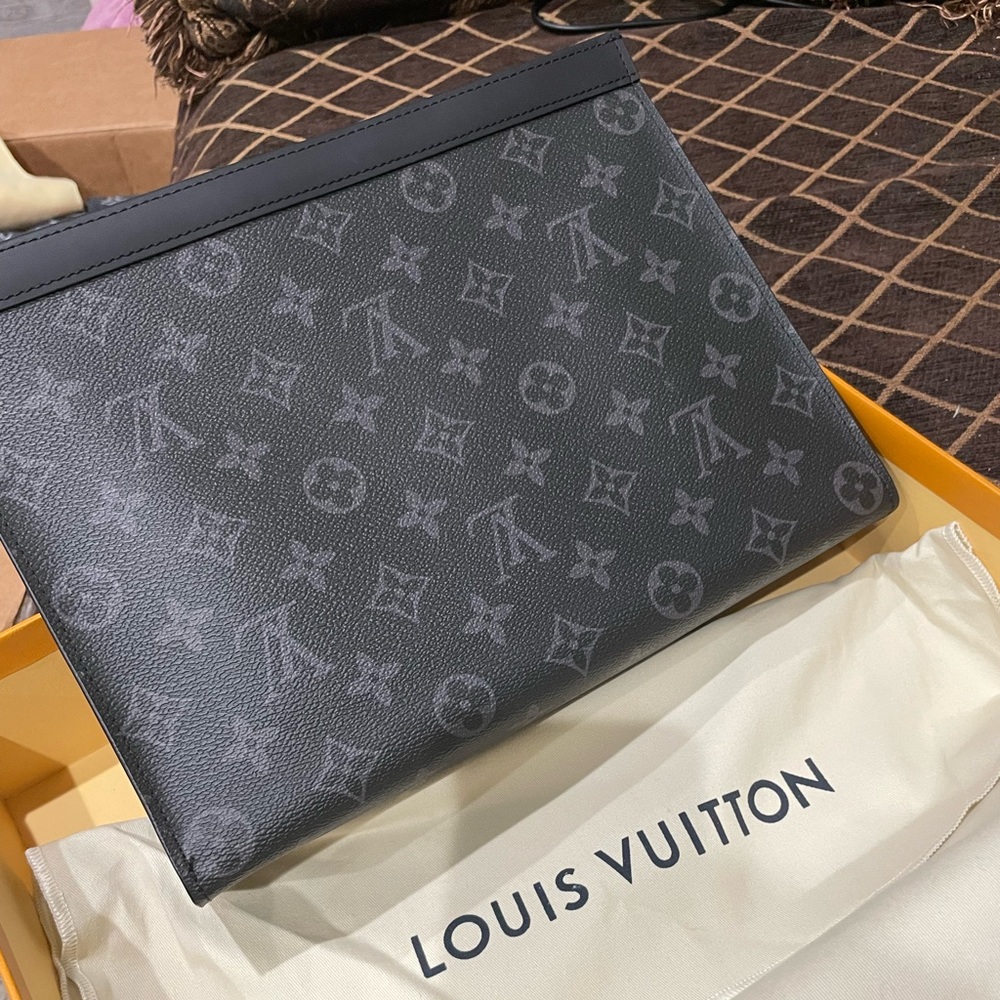 Graphite pouch
